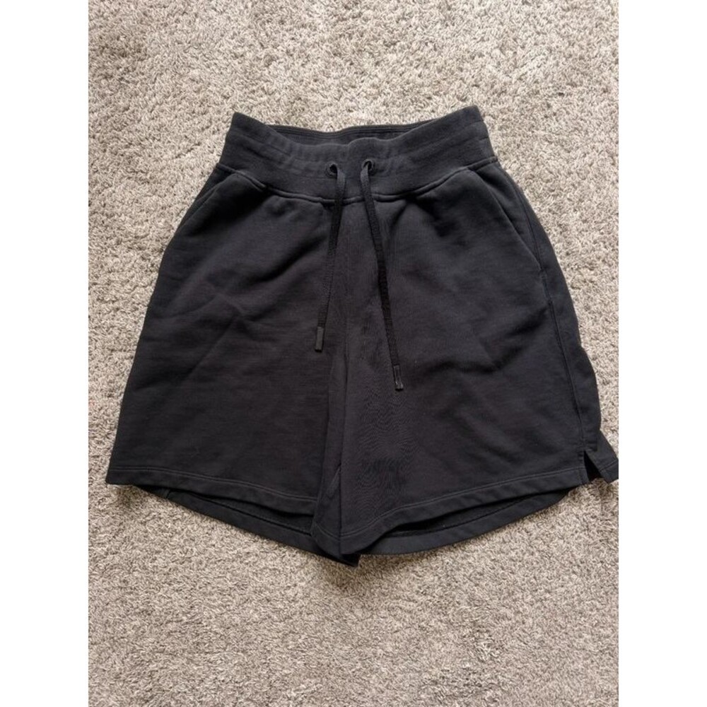 Lululemon Size 2 Scuba High-Rise Short